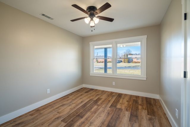 703 9th St, Lawrenceburg, TN 38464