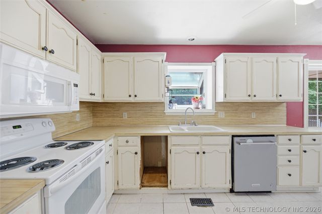 809 E Union Street, Broken Arrow, OK 74011