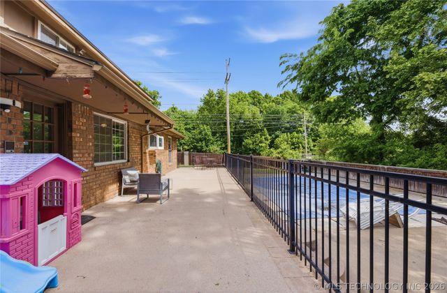 809 E Union Street, Broken Arrow, OK 74011