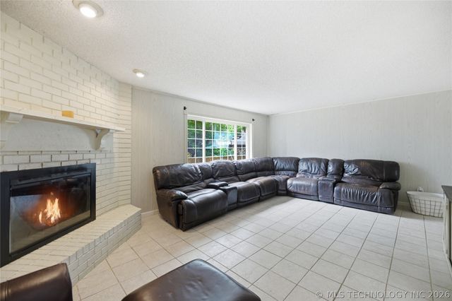 809 E Union Street, Broken Arrow, OK 74011