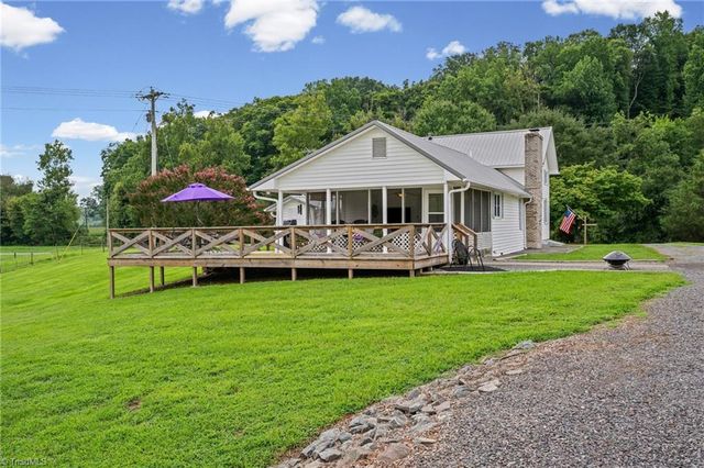 1824 Binkley Road, East Bend, NC 27018