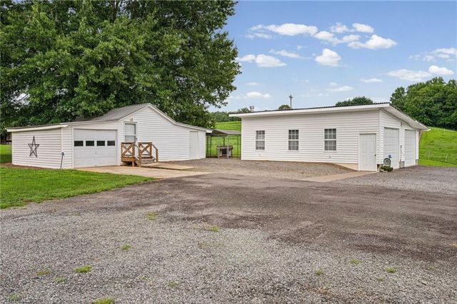 1824 Binkley Road, East Bend, NC 27018
