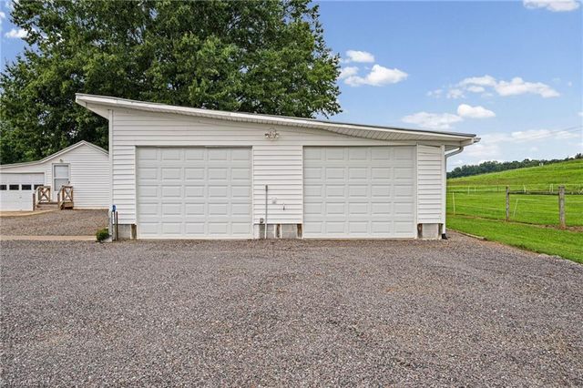 1824 Binkley Road, East Bend, NC 27018