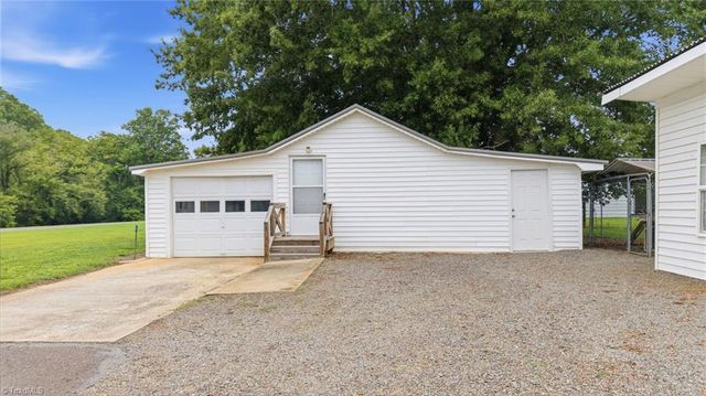 1824 Binkley Road, East Bend, NC 27018