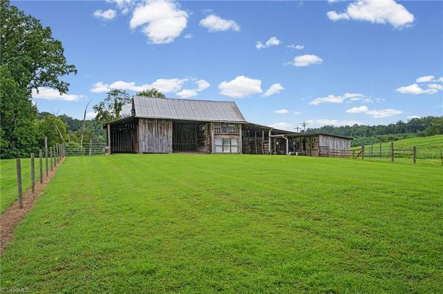 1824 Binkley Road, East Bend, NC 27018