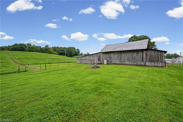 1824 Binkley Road, East Bend, NC 27018