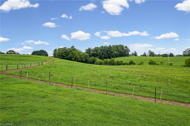 1824 Binkley Road, East Bend, NC 27018