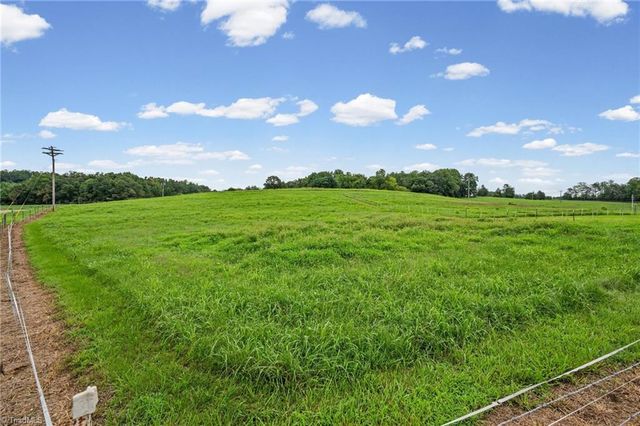 1824 Binkley Road, East Bend, NC 27018