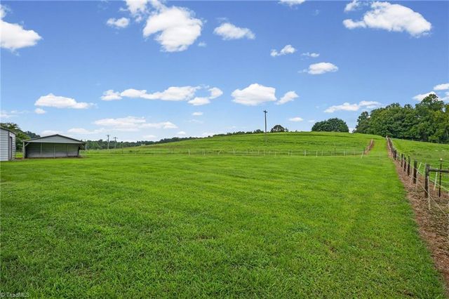 1824 Binkley Road, East Bend, NC 27018