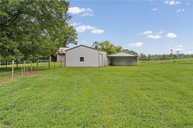 1824 Binkley Road, East Bend, NC 27018