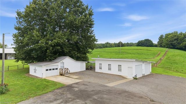 1824 Binkley Road, East Bend, NC 27018
