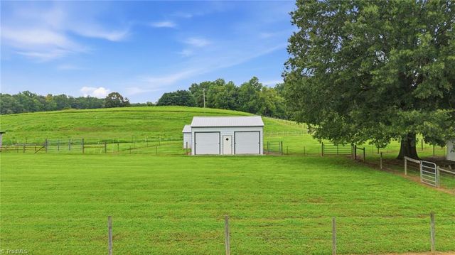1824 Binkley Road, East Bend, NC 27018