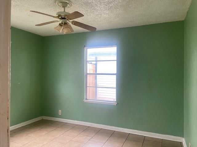 1710 14th Avenue N, Texas City, TX 77590