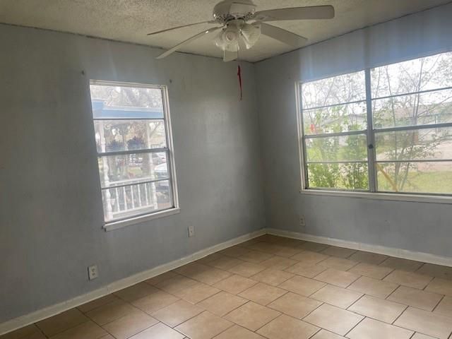 1710 14th Avenue N, Texas City, TX 77590