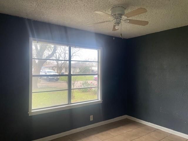 1710 14th Avenue N, Texas City, TX 77590