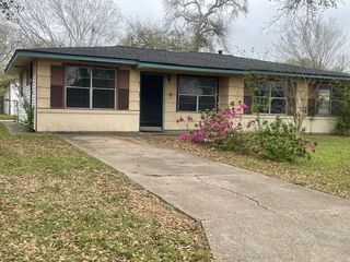 1710 14th Avenue N, Texas City, TX 77590