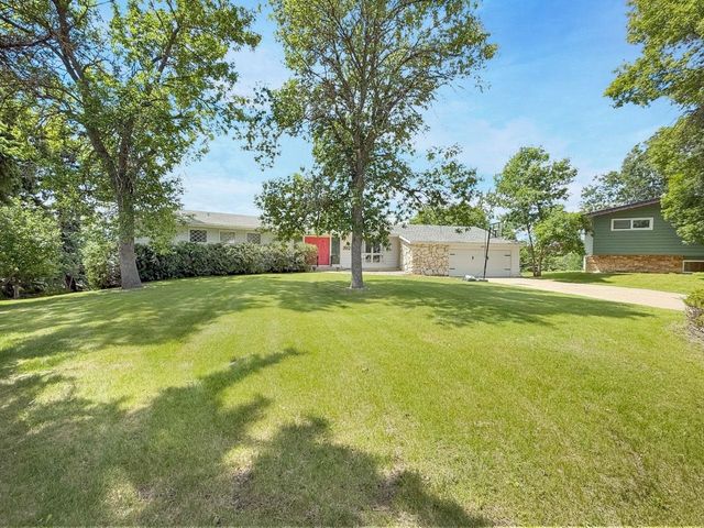 2021 IDA MAE CT, Minot, ND 58703