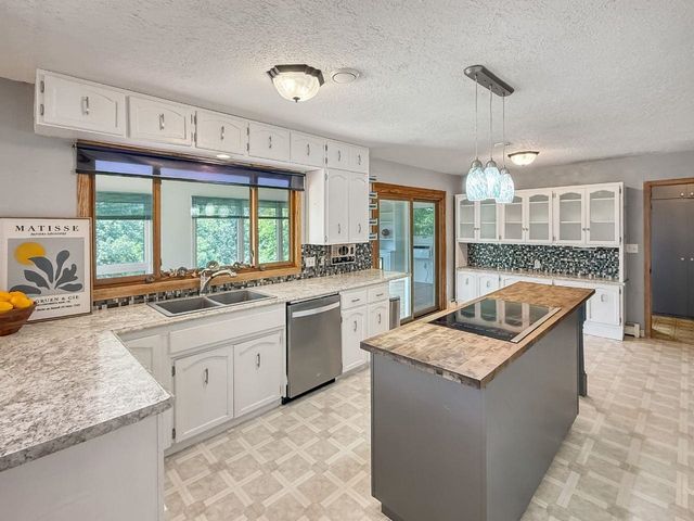 2021 IDA MAE CT, Minot, ND 58703
