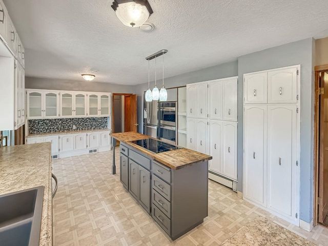 2021 IDA MAE CT, Minot, ND 58703