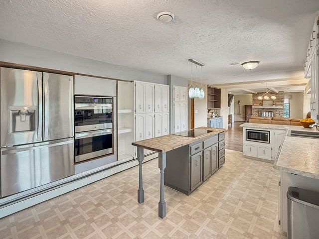 2021 IDA MAE CT, Minot, ND 58703