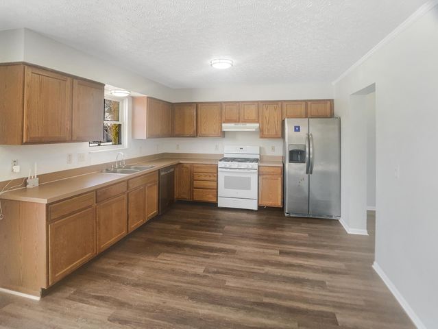 100 Gold Dust Court, Delaware, OH 43015