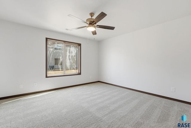 6125 S Bison Pl Place, Sioux Falls, SD 57108