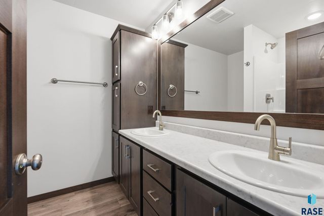 6125 S Bison Pl Place, Sioux Falls, SD 57108