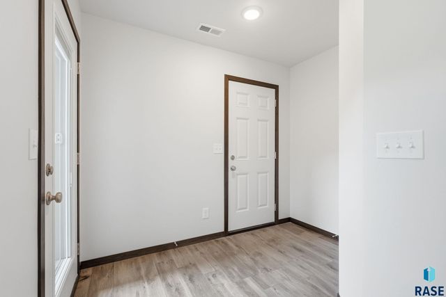 6125 S Bison Pl Place, Sioux Falls, SD 57108