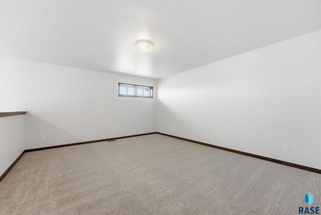 6125 S Bison Pl Place, Sioux Falls, SD 57108