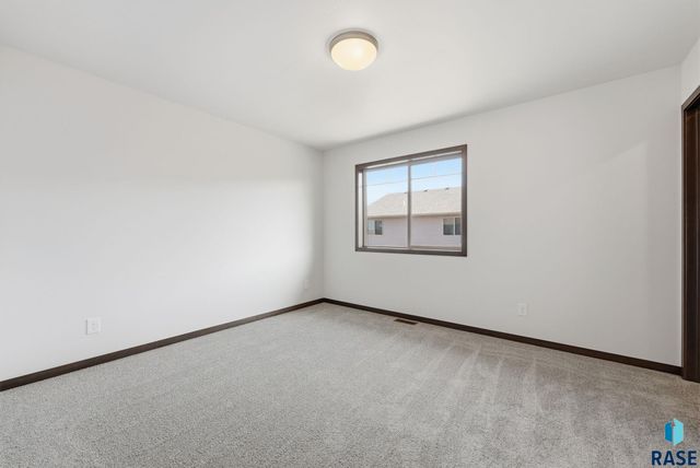 6125 S Bison Pl Place, Sioux Falls, SD 57108