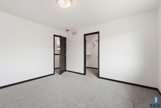 6125 S Bison Pl Place, Sioux Falls, SD 57108