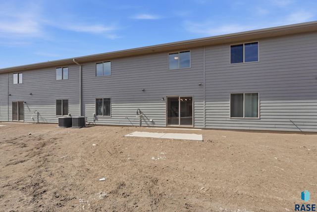 6125 S Bison Pl Place, Sioux Falls, SD 57108