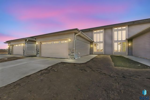6125 S Bison Pl Place, Sioux Falls, SD 57108