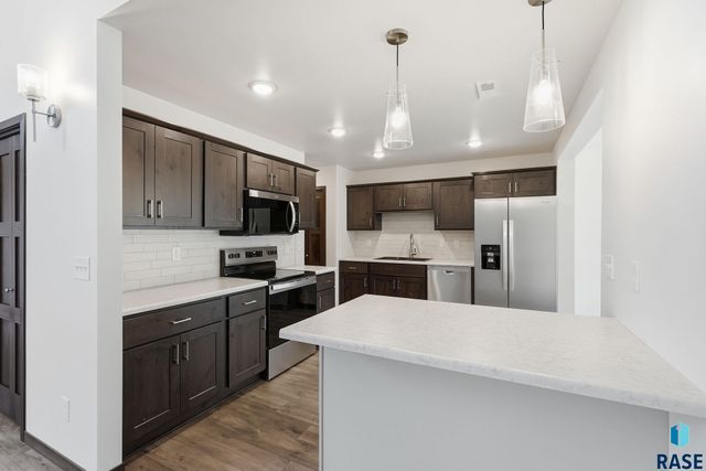 6125 S Bison Pl Place, Sioux Falls, SD 57108