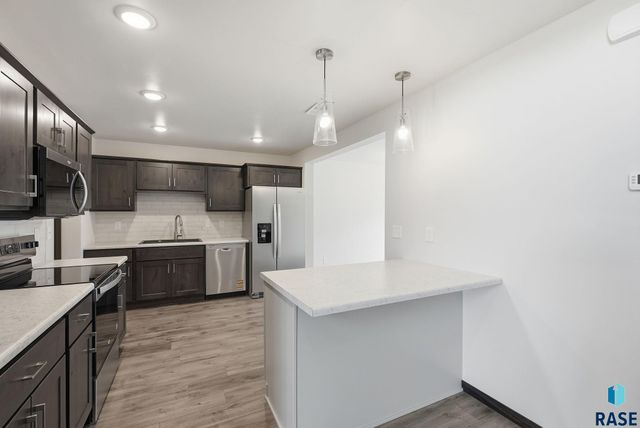 6125 S Bison Pl Place, Sioux Falls, SD 57108