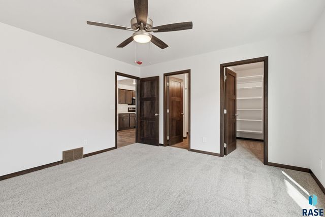 6125 S Bison Pl Place, Sioux Falls, SD 57108