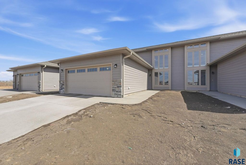 6125 S Bison Pl Place, Sioux Falls, SD 57108