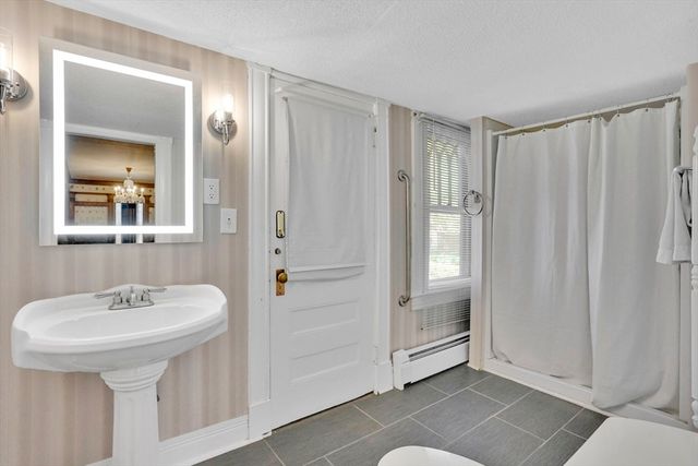 111 Magnolia Ter, Springfield, MA 01108