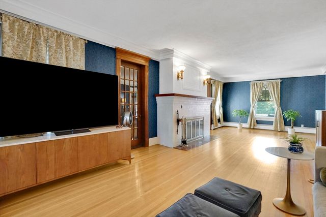 111 Magnolia Ter, Springfield, MA 01108