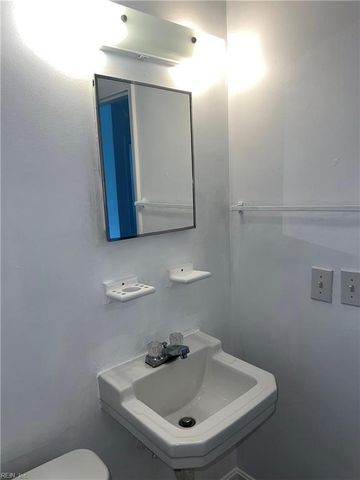 175 W Seaview Ave Apt 1, Norfolk, VA 23503