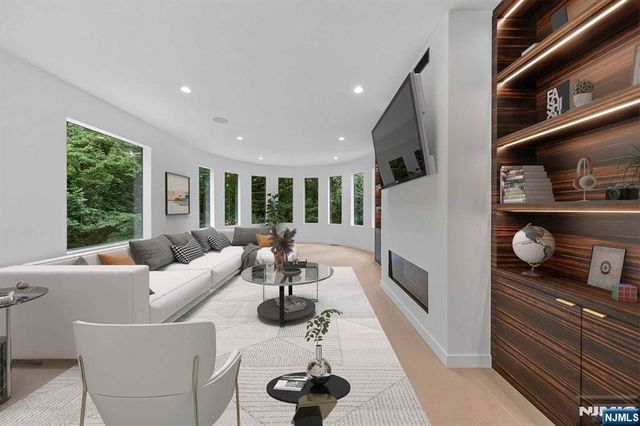 1 Lambs Lane, Cresskill, NJ 07626