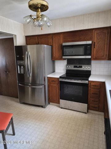 70 Franklin Lane, Whiting, NJ 08759