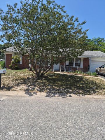 70 Franklin Lane, Whiting, NJ 08759