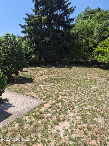 70 Franklin Lane, Whiting, NJ 08759