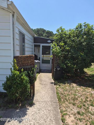 70 Franklin Lane, Whiting, NJ 08759