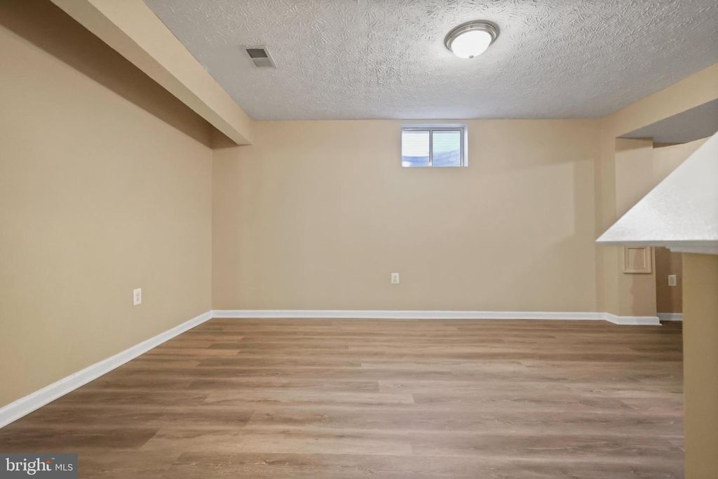 Image 9 of property listing at 9716 PENGUIN PL, Upper Marlboro, MD 20772