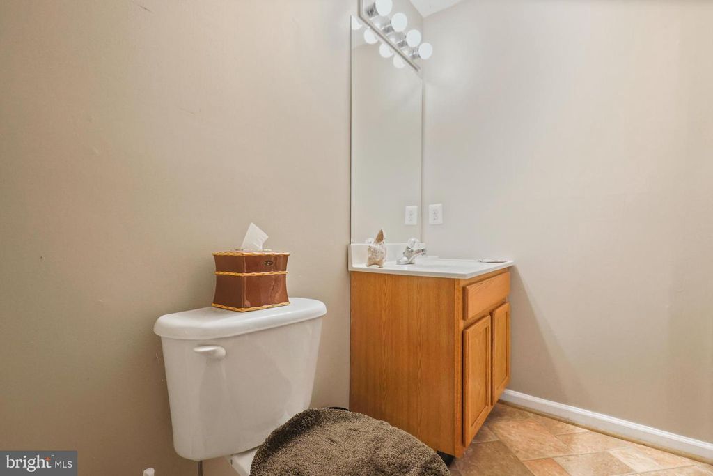 Image 23 of property listing at 9716 PENGUIN PL, Upper Marlboro, MD 20772