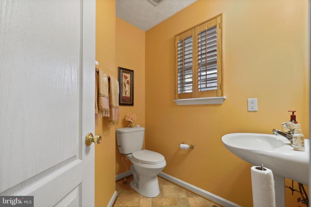 Image 4 of property listing at 9716 PENGUIN PL, Upper Marlboro, MD 20772