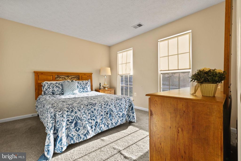 Image 7 of property listing at 9716 PENGUIN PL, Upper Marlboro, MD 20772