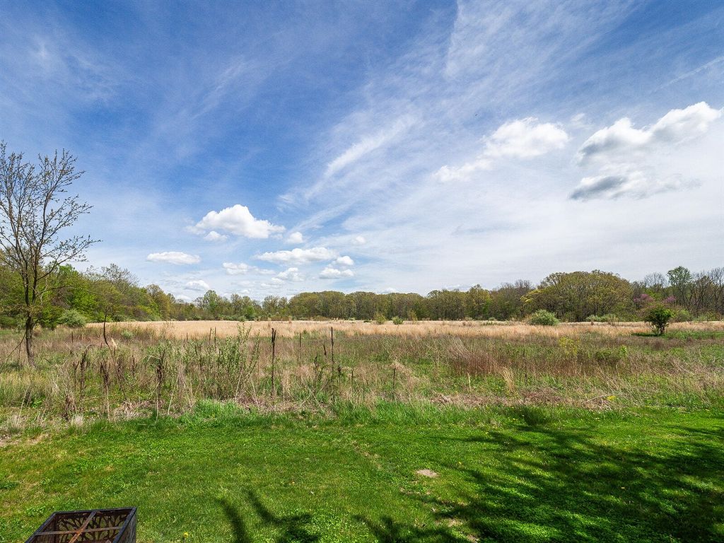 10671 California Road, Bridgman, MI 49106